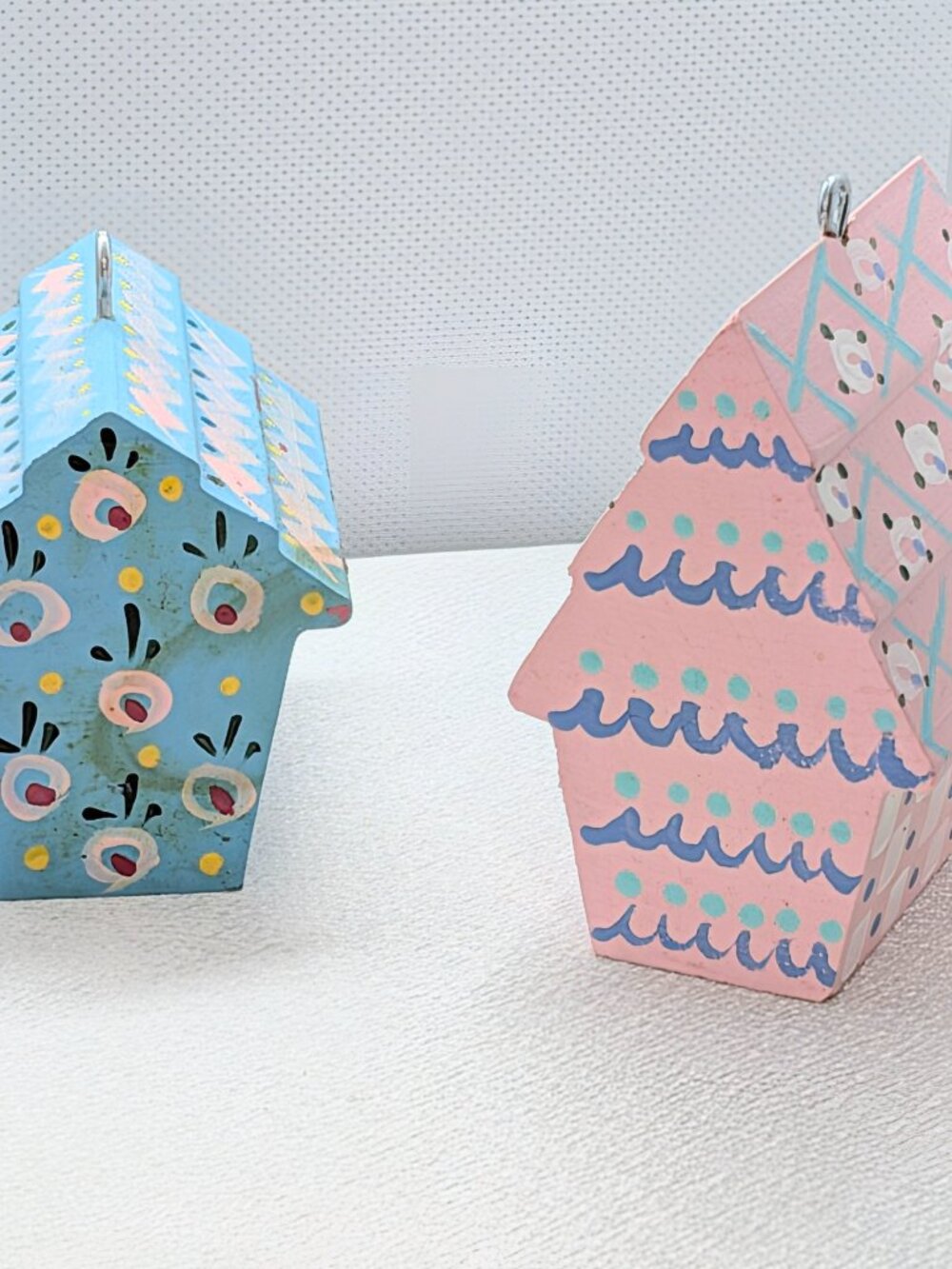 Decorative Displays -- 6 Hand Painted Birdhouses - Picture 7 of 15